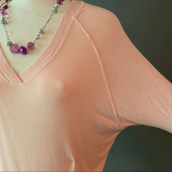 🌸 Beautiful Saks Fifth Avenue V neck sweater. - Picture 2 of 3